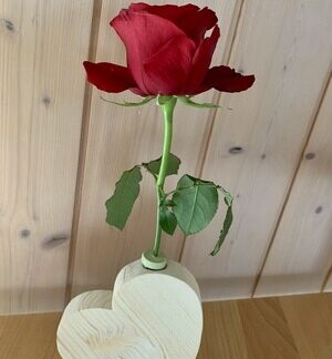 Herz mit Loch und Rose